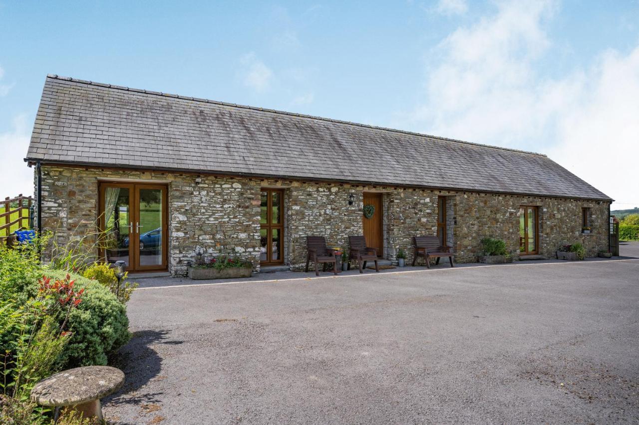 Вилла Ysgubor Hir Llanedy Экстерьер фото