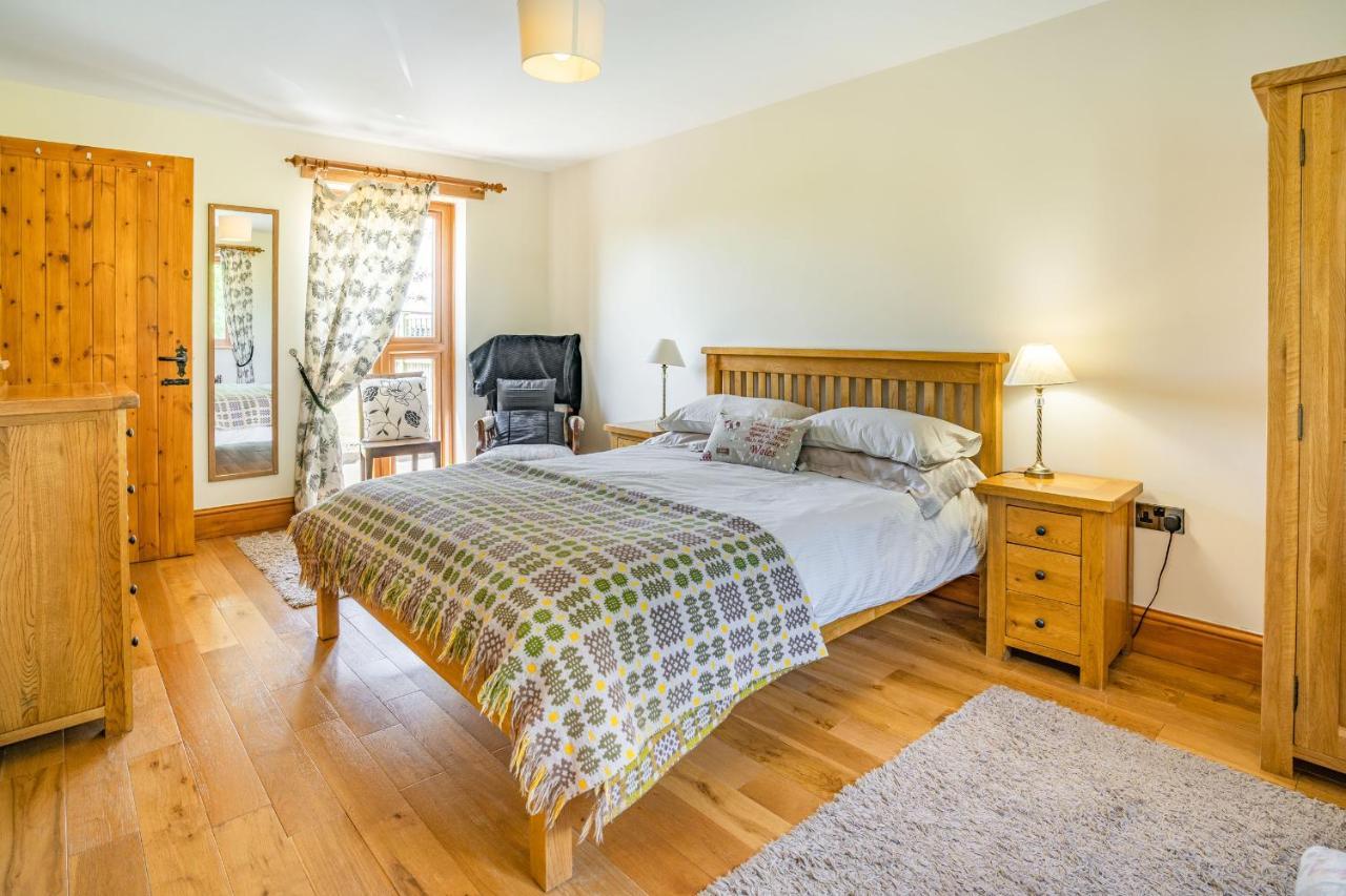 Вилла Ysgubor Hir Llanedy Экстерьер фото